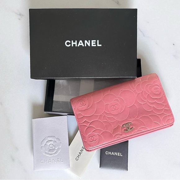 Chanel Pink Camellia Flower Embossed Long Bifold Wallet with Box - Picture 1 of 10